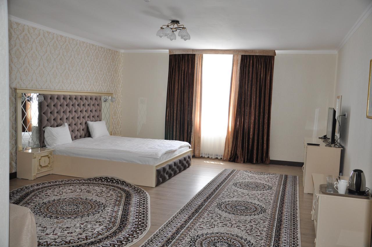 Hotel AishaDeLuxe Taraz Buitenkant foto